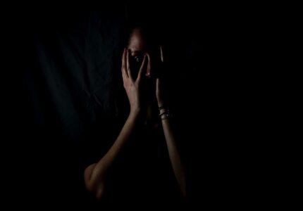 人ははぜ『幸福』ではなく、『不幸』を引き寄せてしまうのか